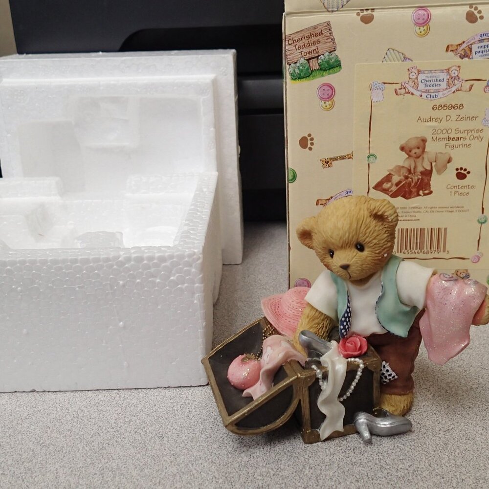 Audrey D Zeiner 2000 Suprise Membears Only Figurine